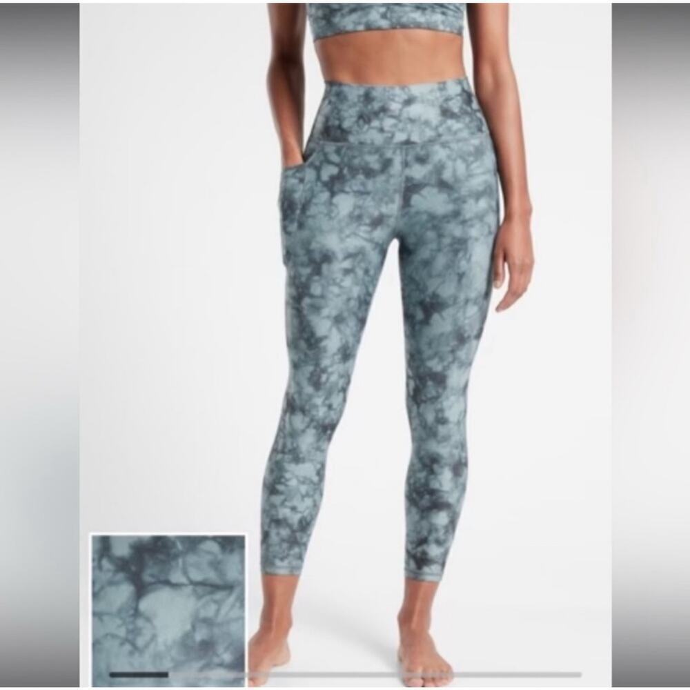 Athleta Salutation Stash Pocket II Printed 7/8 Tight Womens M Green/Black *EUC